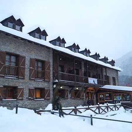 Les Daines Hostel *