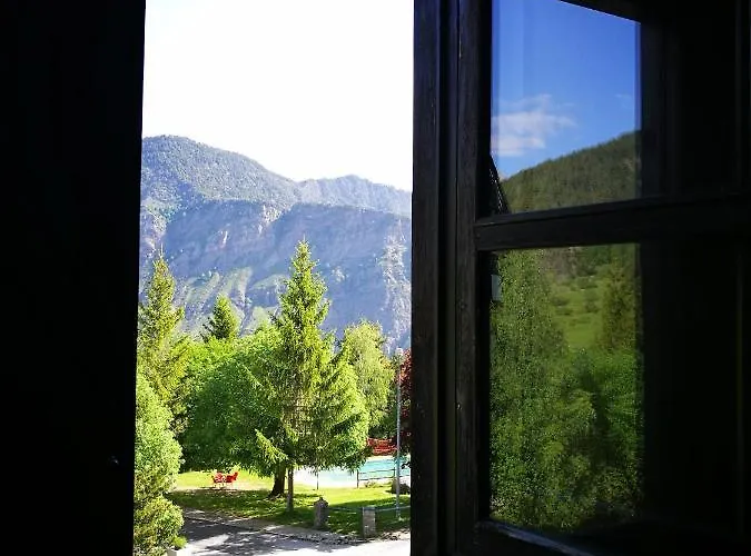 Les Daines Hostel *
