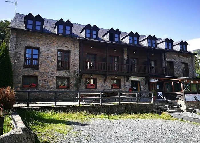 Les Daines Hostel *