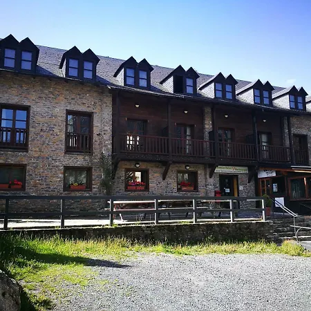 Les Daines Hostel *